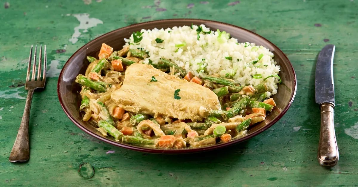 Groene viscurry met bloemkoolrijst