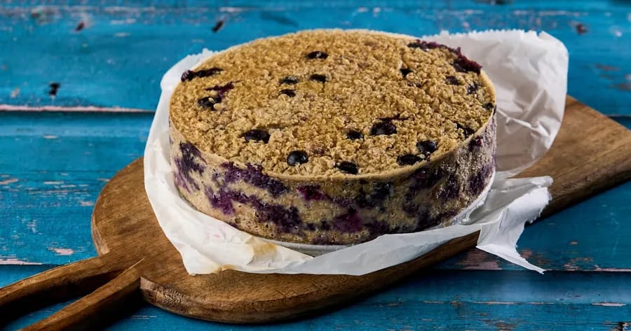 Havermouttaart met blauwe bessen