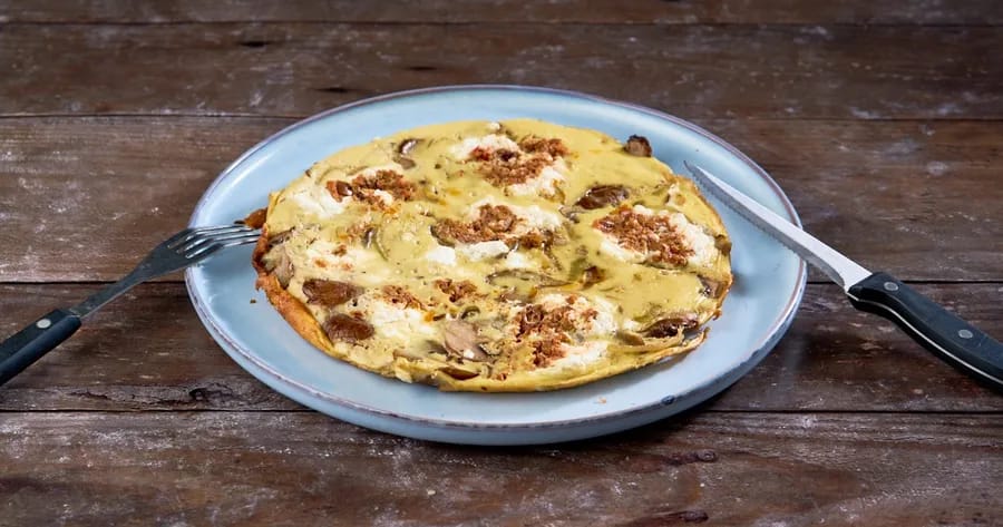 Omelet met champignons, ricotta en tapenade