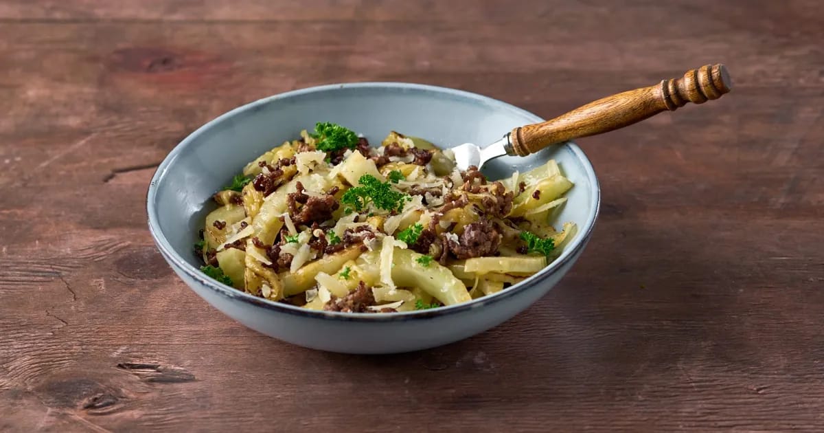 Snel eenpansgerecht met gehakt, venkel en Parmezaan