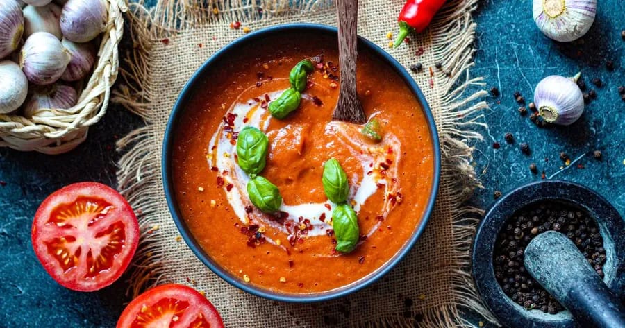 Tomatensoep met pulled chicken