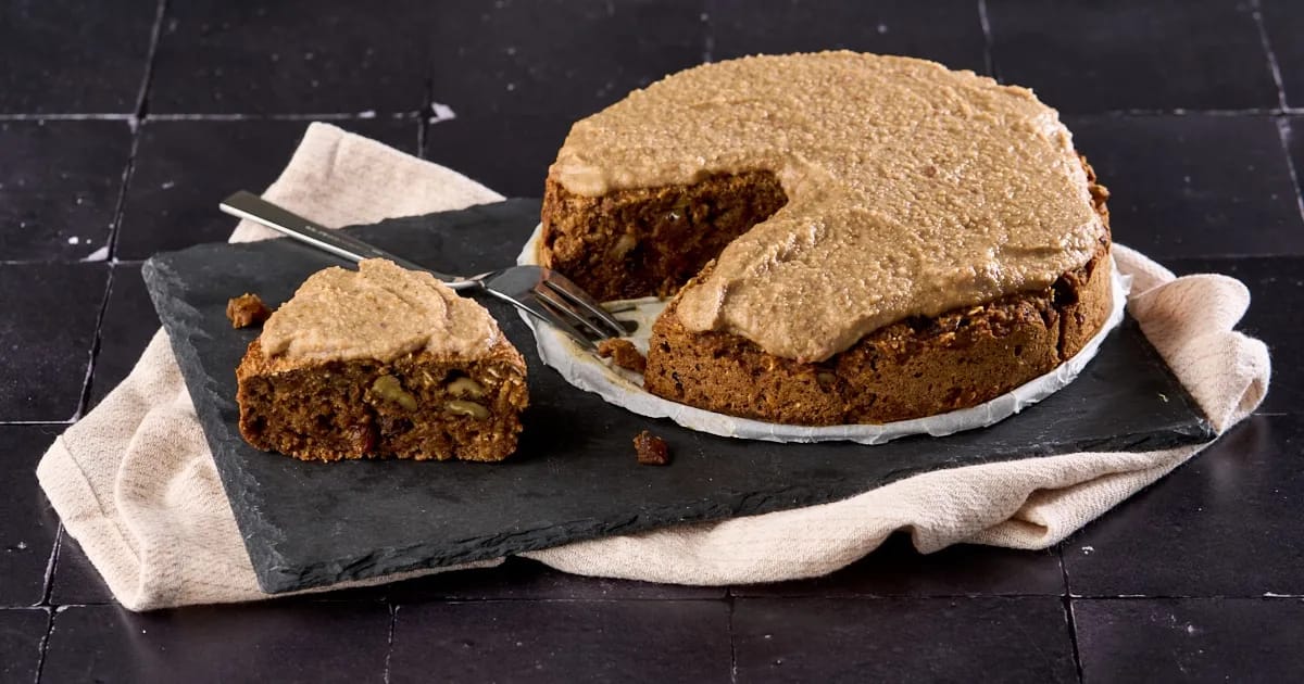 Worteltaart met dadels en cashewnoten